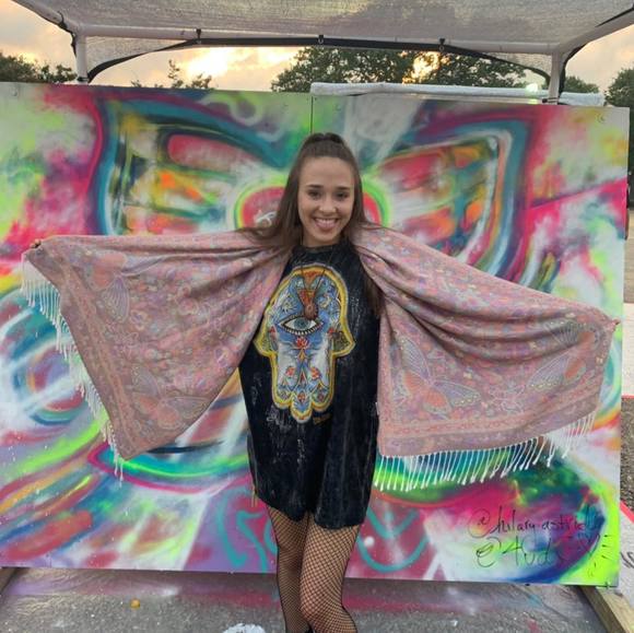 Profile Picture of Morgan Avissar (@morganavissar) on Poshmark