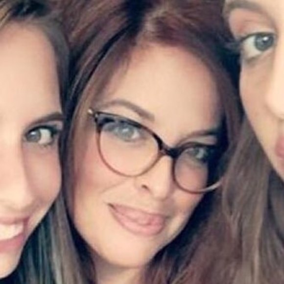 Profile Picture of Lisa Vecchione (@lisavec777) on Poshmark