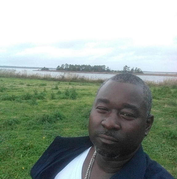 Profile Picture of Travis Ladson (@travis_ladson) on Poshmark