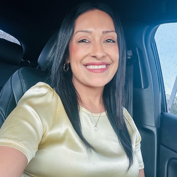 Profile Picture of Michelle Mungia (@michellemung551) on Poshmark