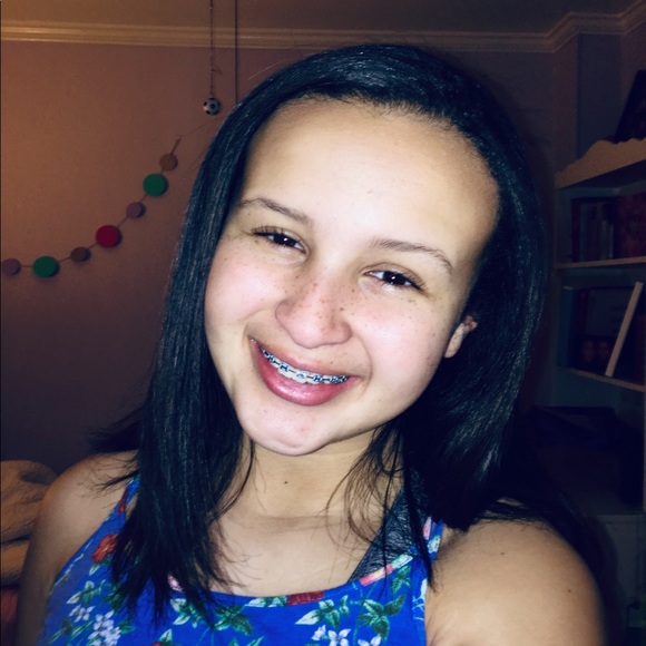 Profile Picture of Peyton Jones (@pey0405) on Poshmark