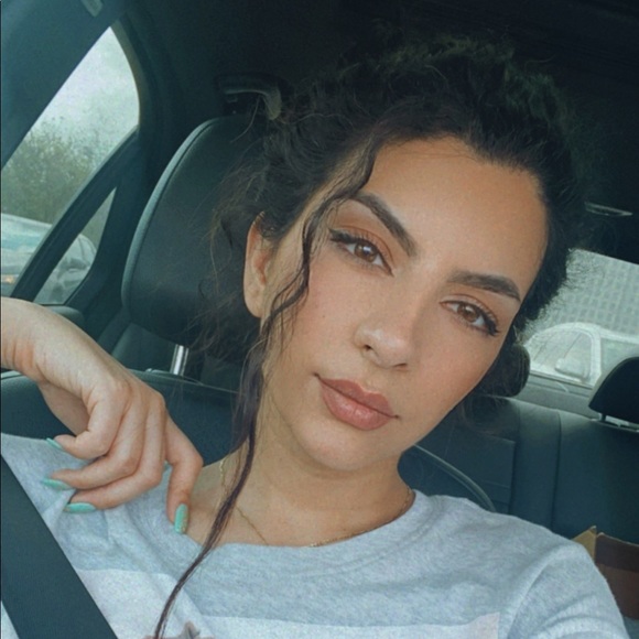 Profile Picture of Nazanin Rostami (@nazaninrostami) on Poshmark