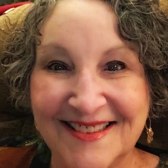 Profile Picture of Kim Obrien (@kimobrien674) on Poshmark