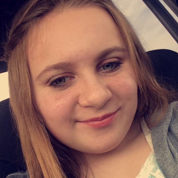 Profile Picture of Keileigh Barror (@keileigh_lynne) on Poshmark