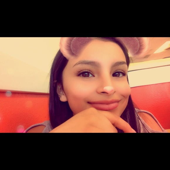 Profile Picture of Beatriz Gutierrez (@betty_1015) on Poshmark