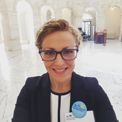 Profile Picture of Rebecca Schroeder (@luckycfmom) on Twitter