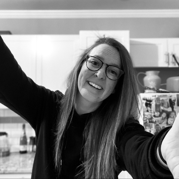 Anna Nafziger - Poshmark Profile Picture of Anna Nafziger (@annanafziger) on Poshmark