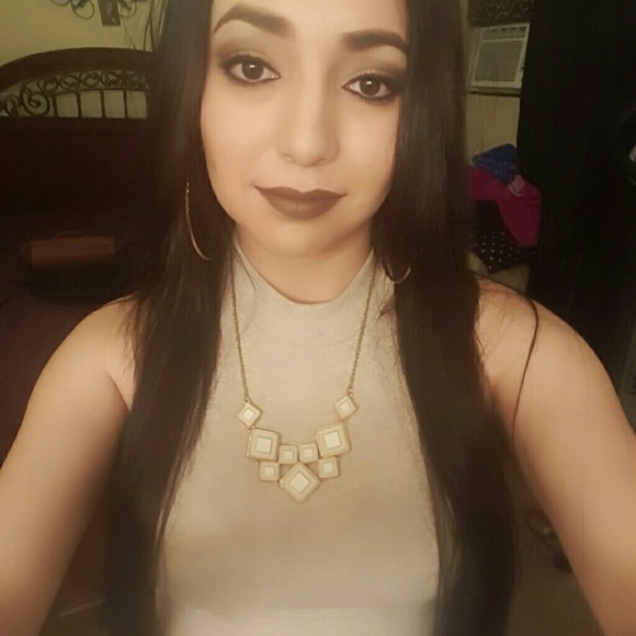 Profile Picture of Adrianna Lucero (@luceroac23) on Poshmark