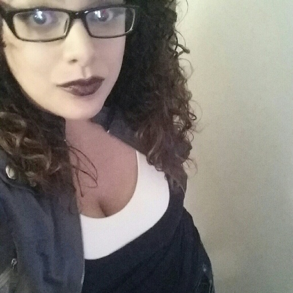 Profile Picture of Tamara Collazo (@toots0910) on Poshmark