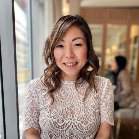 Profile Picture of Helen Shin (@helenshin) on Poshmark