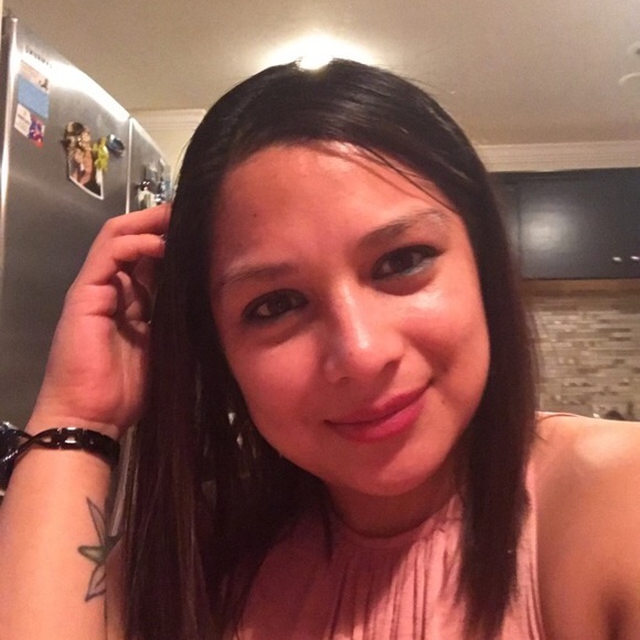 Profile Picture of Carolina Euceda (@ceuceda) on Poshmark