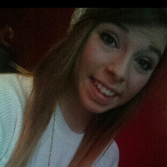 Profile Picture of Mia Coladangelo (@mianichole821) on Poshmark