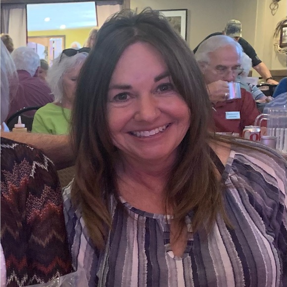 Profile Picture of Kim Worrell (@kholm0922) on Poshmark