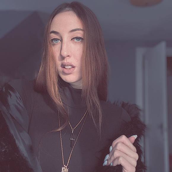 Profile Picture of Kristi Stedman (@kstedman13) on Poshmark