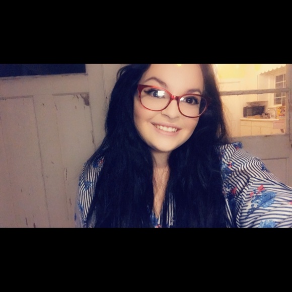 Profile Picture of Madison Bunce (@madisonb101219) on Poshmark
