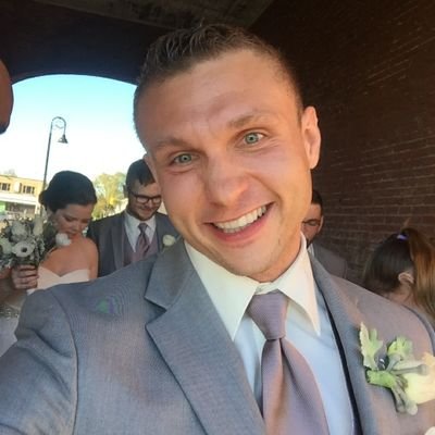 Profile Picture of Robert Tomlinson (@HawkSungrifter) on Twitter