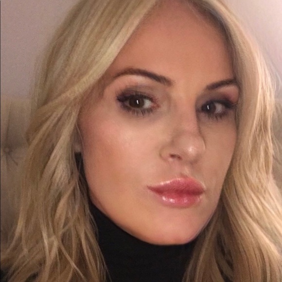 Profile Picture of Lorrie Attalla (@lorriea04) on Poshmark