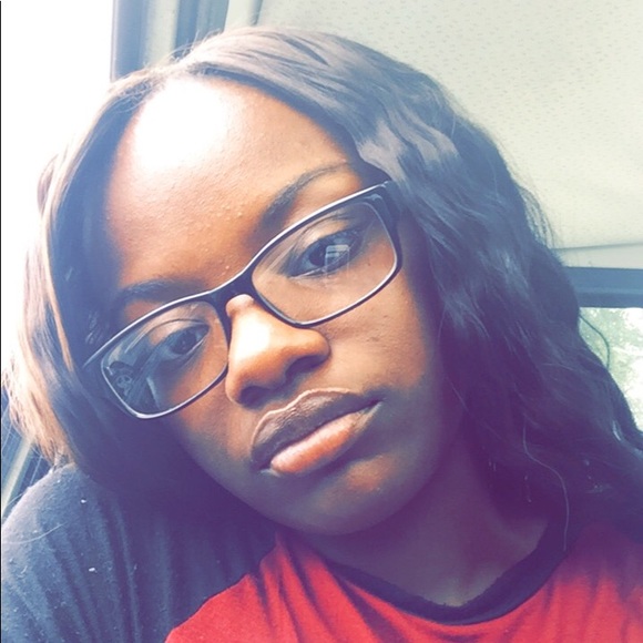 Profile Picture of Camesha Branham (@camesha_) on Poshmark