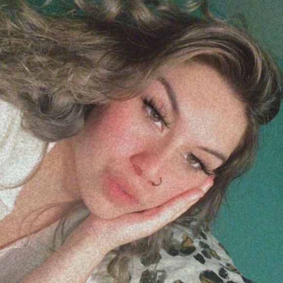 Profile Picture of Jessica Schepers (@jessicaschepers) on Poshmark