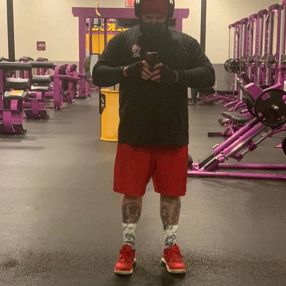 Profile Picture of Dustin Manning (@dustinmanning) on Poshmark