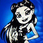 Profile Picture of Renee Hahn-Ramos (@lookingglasscreations) on Instagram