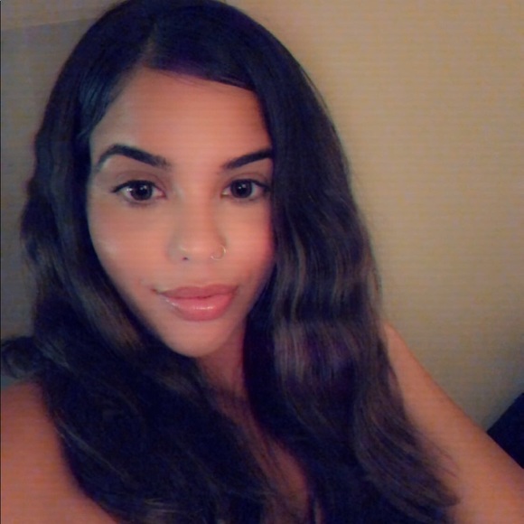 Profile Picture of Holly Abulhassan (@samirahrenee69) on Poshmark