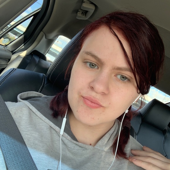 Profile Picture of Kasey Weisenbarger (@kaseyy7237) on Poshmark