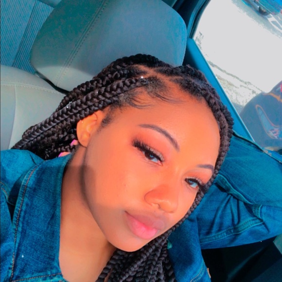 Profile Picture of Amira Campbell (@amcqueen1224) on Poshmark