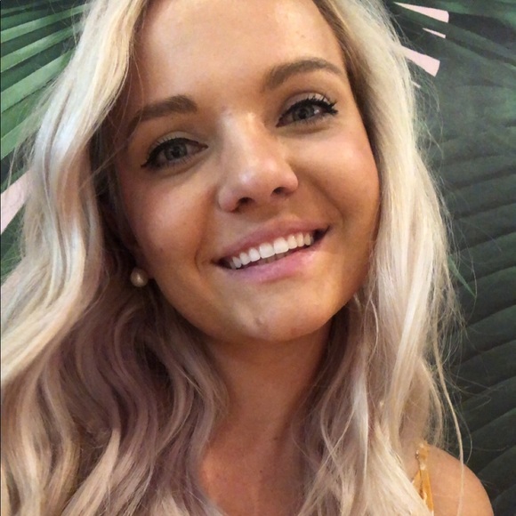Profile Picture of Yelena Grabelnik (@yelena_g) on Poshmark