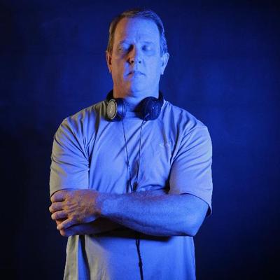 Profile Picture of Paul Beardmore (@DJConnection) on Twitter