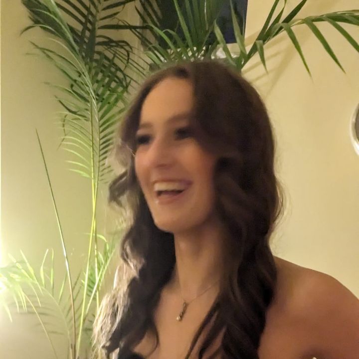 Profile Picture of   pov the popular girl wants... (@charlottemason06) on Tiktok