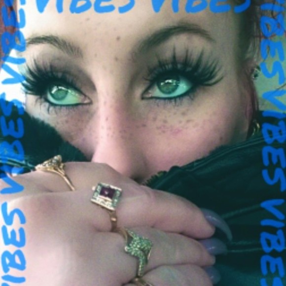 Profile Picture of Deanna Hallenbeck (@d_hallenbeck) on Poshmark