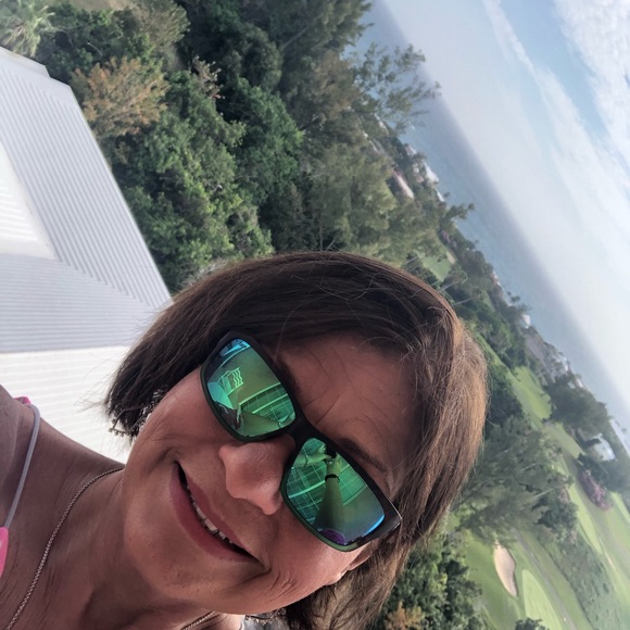 Profile Picture of Charlet Janow (@charletjanow) on Poshmark