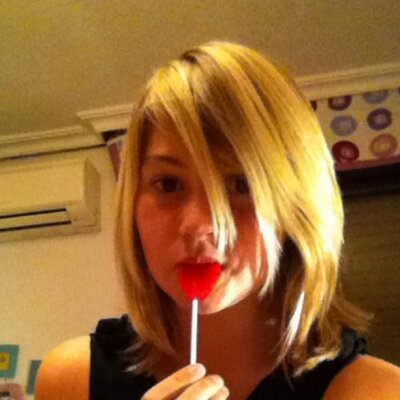 Profile Picture of Isabel Román Barker (@isa_ilovenicole) on Twitter