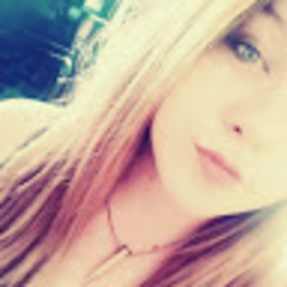 Profile Picture of Bridgett Haskins (@19haskinsb15) on Poshmark