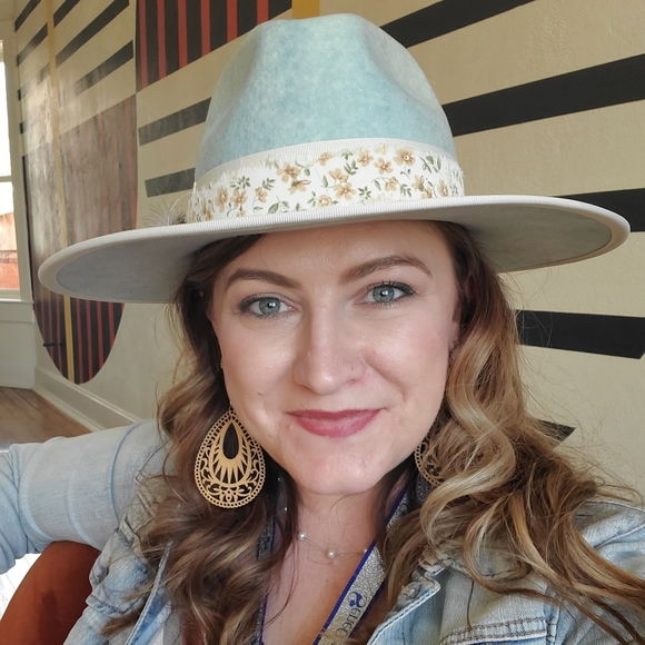 Profile Picture of Audrey Salberg (@audreysalberg) on Poshmark