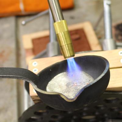 Profile Picture of Making&Knowing Proj. (@queenofcastoffs) on Twitter