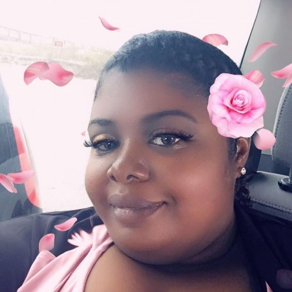 Profile Picture of Quintella Thomas (@quintellathomas) on Poshmark