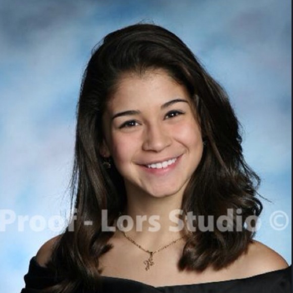 Profile Picture of Nichole Idrobo (@idrobo5) on Poshmark