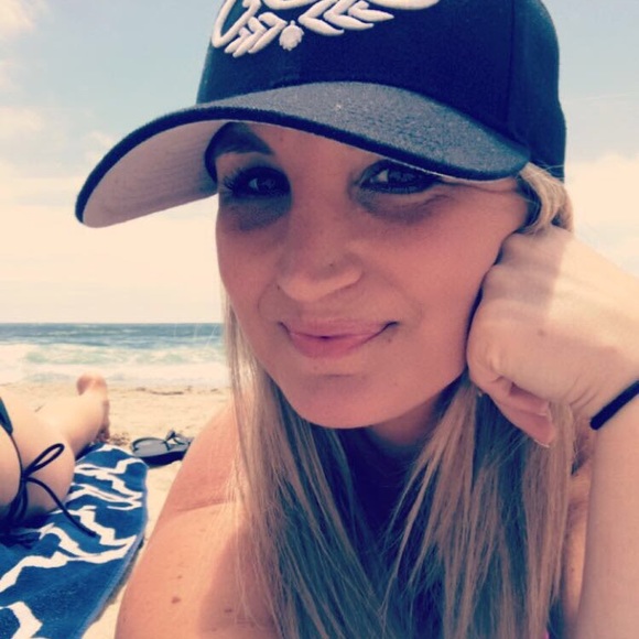 Profile Picture of Danielle Riser (@dmriser22) on Poshmark
