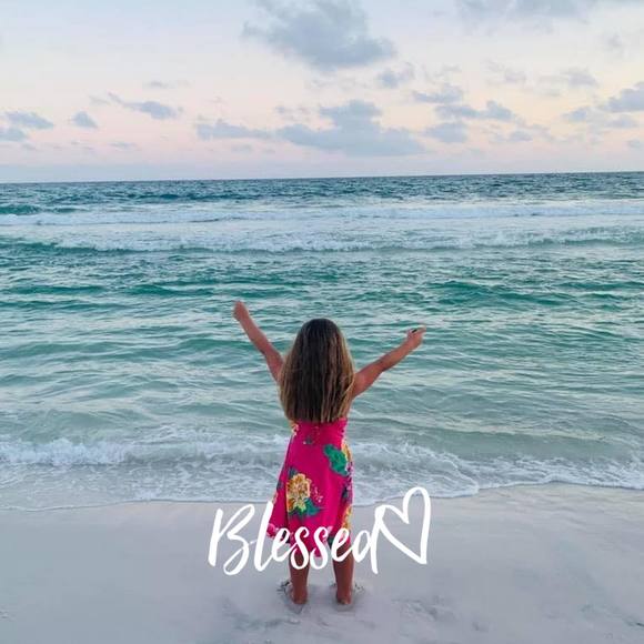 Profile Picture of Shelley Stipes (@shelleyannstipe) on Poshmark