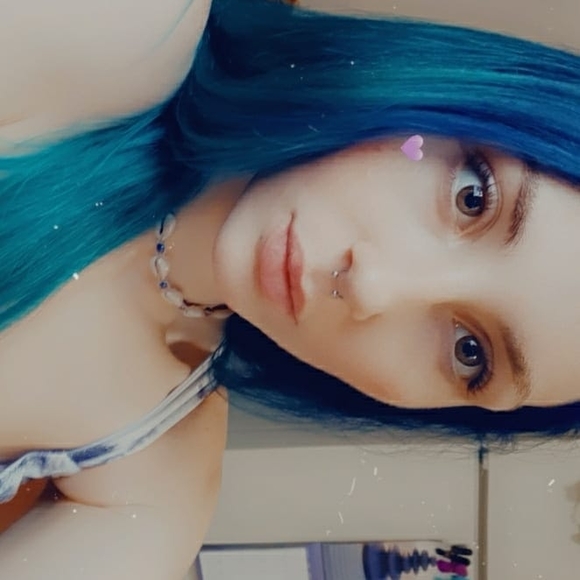 Profile Picture of Josephine Watson (@lilmorphine18) on Poshmark