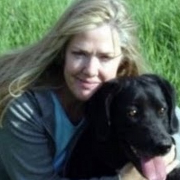 Profile Picture of Lori Zamora (@lorilei618) on Poshmark