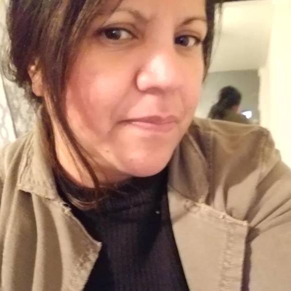 Profile Picture of Guadalupe Camrena (@guadlupe_530) on Poshmark