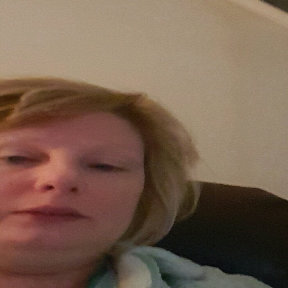 Profile Picture of Kathy Quinton (@kaquinton) on Poshmark