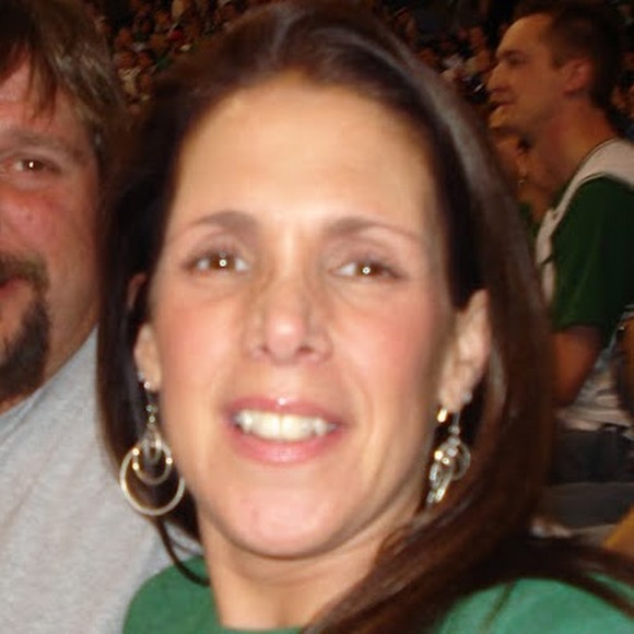 Profile Picture of Dawn Rodrigues (@dawn_rodrigues) on Poshmark