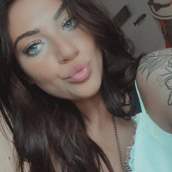 Profile Picture of Mckenzie Roddy (@mckenzieroddy) on Poshmark