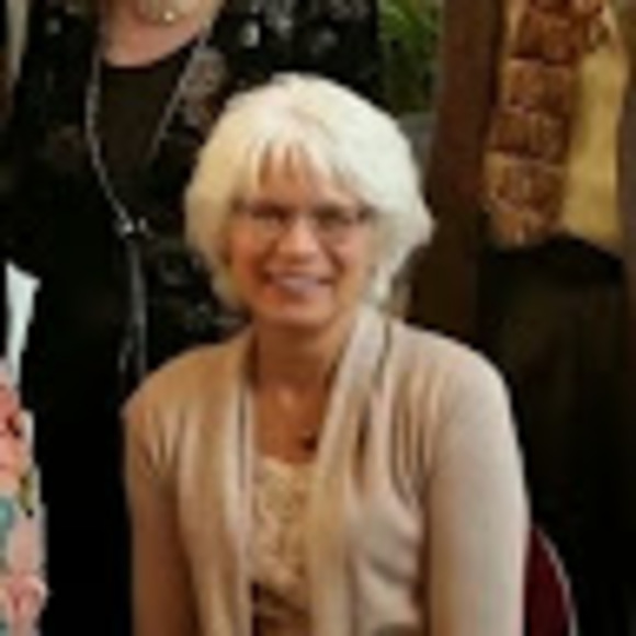 Profile Picture of Dana Jalovick (@djalovick) on Poshmark