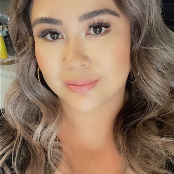 Profile Picture of Angelica Verdugo (@angelicas19) on Poshmark