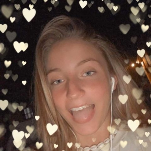 Profile Picture of Holly Koethe (@holly65koethe) on Poshmark